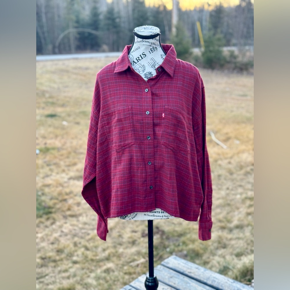 Levi’s Oversized Red Plaid Button-Down Shirt – Size Large
